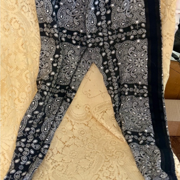 Converse‎ Bandana Print Leggings – Size L Black/White Paisley - Picture 1 of 4